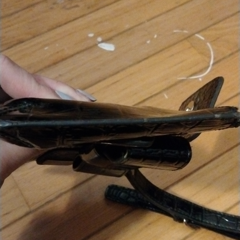 Guess wristlet - Picture 11 of 11